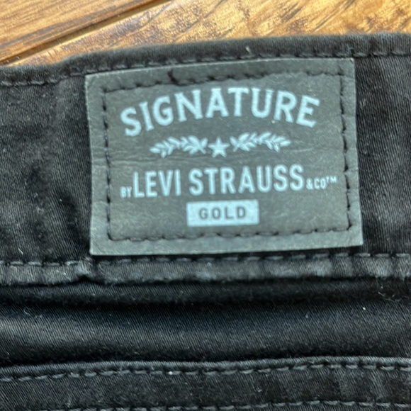Signature by Levi Strauss Co. Black Jeans Gold Label Womens Shaping 16M - Picture 7 of 7